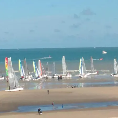 Bright Coastal Family Escape * De Panne