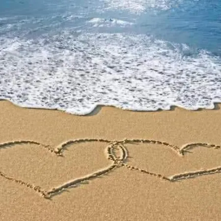 Bright Coastal Family Escape *