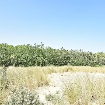 Bright Coastal Family Escape דירה